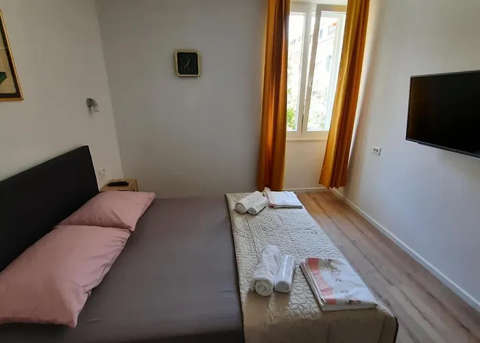 Cherry Apartment Split